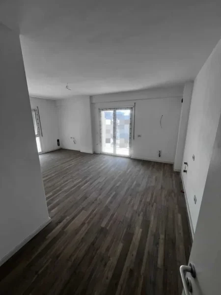 Tirane, jepet me qera zyre Kati 2, 100 m² 100 € (Rruga Dritan Hoxha)