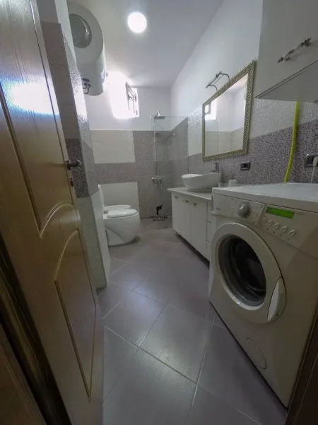 Tirane, jepet me qera apartament 1+1 Kati 5, 65 m² 500 € (MYSLYM SHYRI)