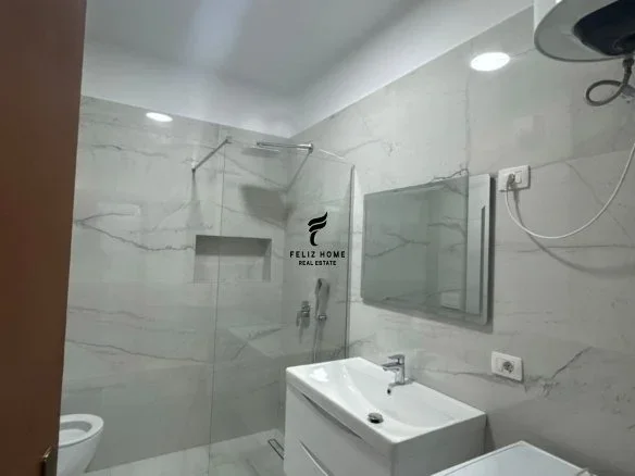 Tirane, jepet me qera apartament 1+1+Ballkon Kati 3, 70 m² 500 € (KODRA E DIELLIT)