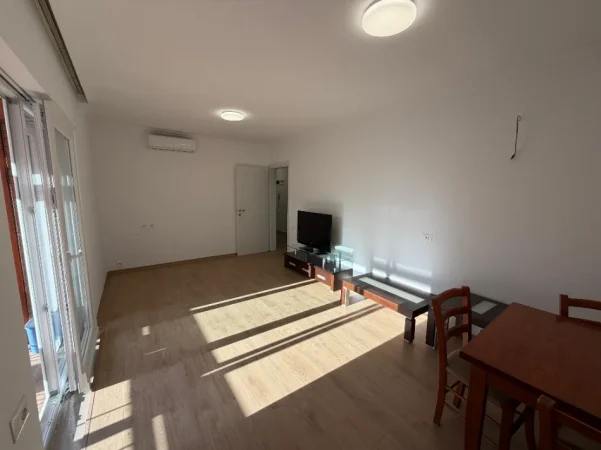 Tirane, jepet me qera zyre Kati 5, 88 m² 1.260 € (Rruga Liuigj Gurakuqi)