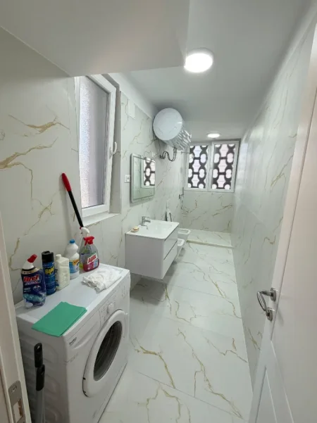 Tirane, jepet me qera zyre Kati 5, 88 m² 1.260 € (Rruga Liuigj Gurakuqi)