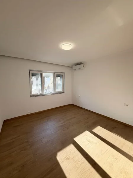 Tirane, jepet me qera zyre Kati 5, 88 m² 1.260 € (Rruga Liuigj Gurakuqi)