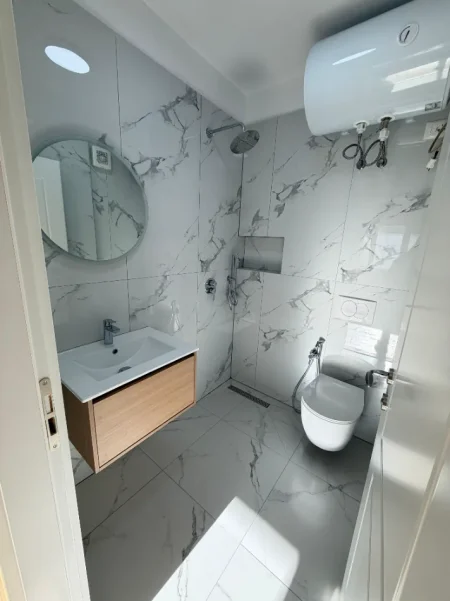 Tirane, jepet me qera zyre Kati 5, 88 m² 1.260 € (Rruga Liuigj Gurakuqi)