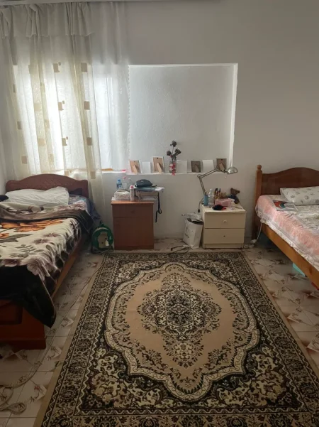 Tirane, jepet me qera apartament 2+1+Ballkon , 90 m² 300 € (Rruga 5 maji)