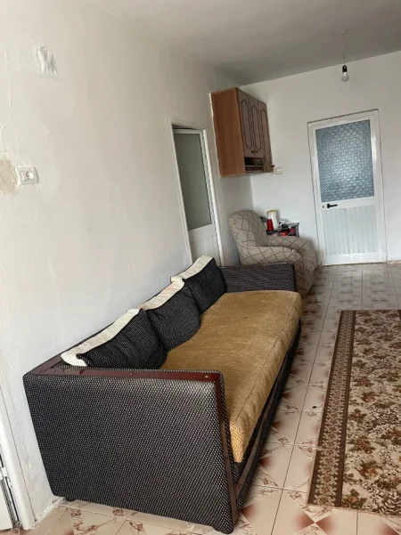 Tirane, jepet me qera apartament 2+1+Ballkon , 90 m² 300 € (Rruga 5 maji)