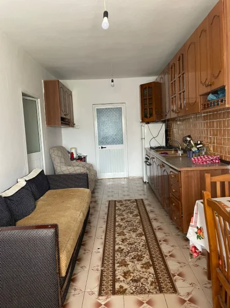 Tirane, jepet me qera apartament 2+1+Ballkon , 90 m² 300 € (Rruga 5 maji)