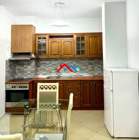 Tirane, jepet me qera apartament 1+1+Ballkon Kati 3, 70 m² 520 € (RRUGA BILL KLINTON,KODRA E DIELLIT)