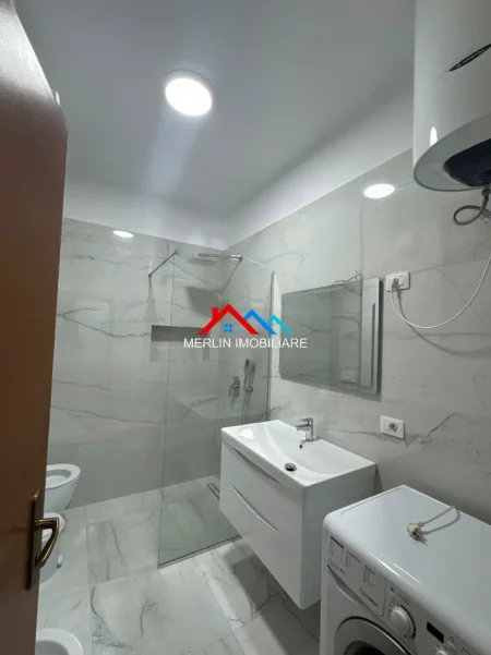 Tirane, jepet me qera apartament 1+1+Ballkon Kati 3, 70 m² 520 € (RRUGA BILL KLINTON,KODRA E DIELLIT)