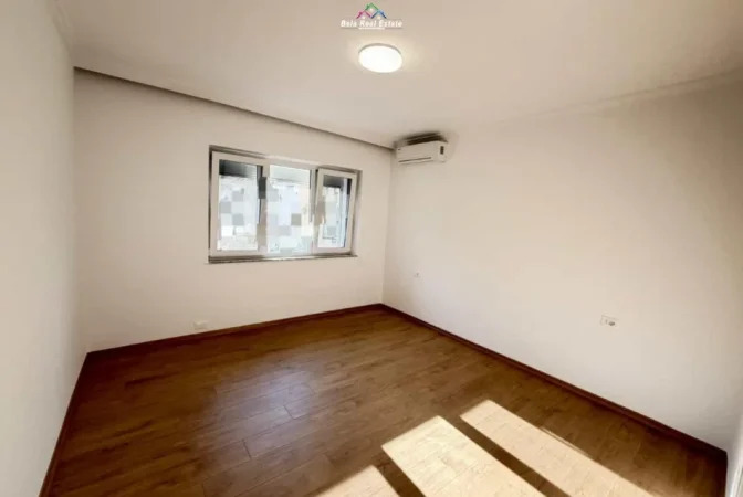 Tirane, jepet me qera dyqan Kati 2, 88 m² 1260 € (Rruga Luigj Gyurakuqi)