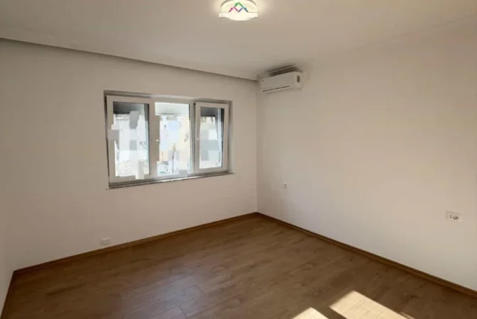 Tirane, jepet me qera dyqan Kati 2, 88 m² 1260 € (Rruga Luigj Gyurakuqi)