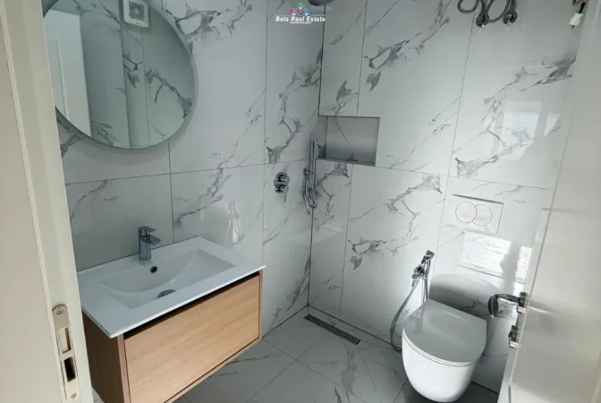 Tirane, jepet me qera dyqan Kati 2, 88 m² 1260 € (Rruga Luigj Gyurakuqi)