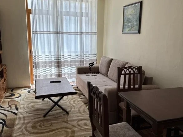 Tirane, jepet me qera apartament 1+1+Ballkon Kati 2, 50 m² 500 € (BLLOK)