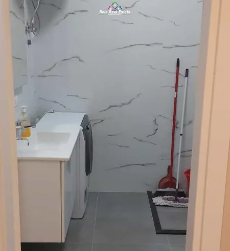 Tirane, jepet me qera apartament 1+1+Ballkon Kati 2, 65 m² 680 € (prane Shkolles Osman Myderizi,)