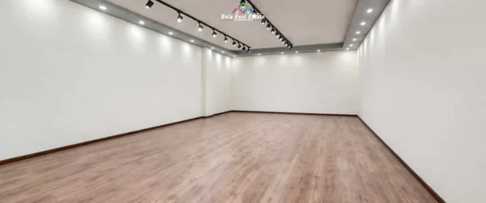 Tirane, jepet me qera dyqan Kati 0, 100 m² 3.000 € (prane dispancerise)