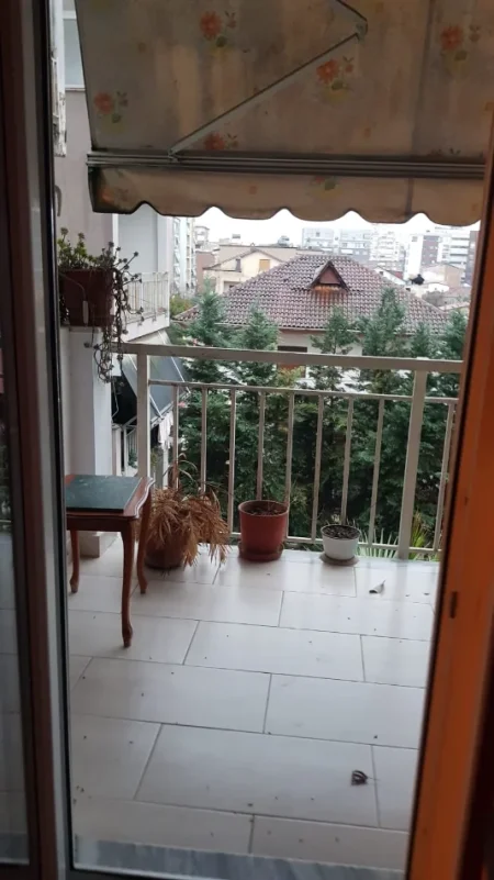 Tirane, jepet me qera apartament 1+1+Ballkon Kati 1, 75 m² 45 € (Idriz Dollaku)