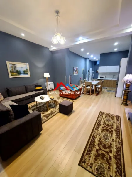 Tirane, jepet me qera apartament 1+1+Ballkon Kati 1, 91 m² 600 € (RRUGA PETI,KOPSHTI ZOOLOGJIK)