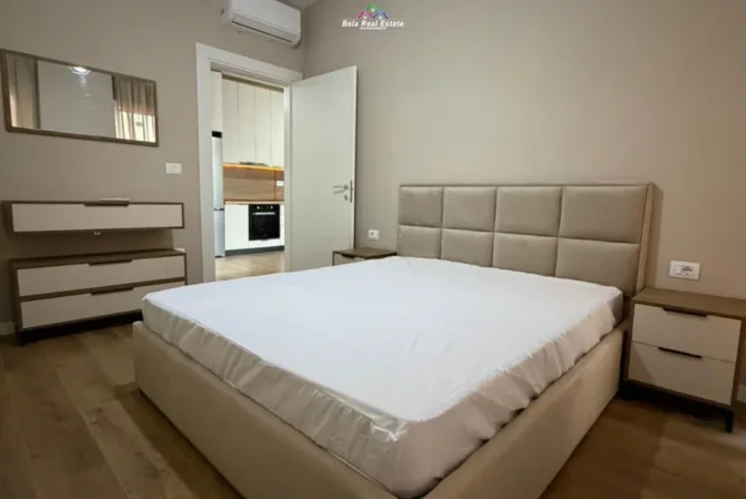 Tirane, jepet me qera apartament 1+1 Kati 4, 64 m² 440 € (Rruga Bashkim Shkurti)