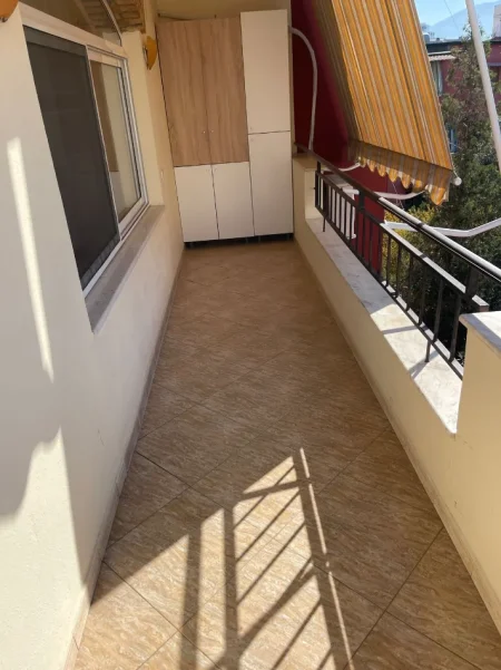 Tirane, jepet me qera apartament 1+1+Ballkon Kati 3, 70 m², 55 000 Leke(Rruga e Barrikadave)