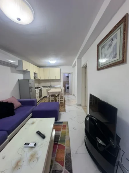 Tirane, jepet me qera 2+1 Kati 1, (Rruga 5 Maji) 45.000 Leke/Muaj
