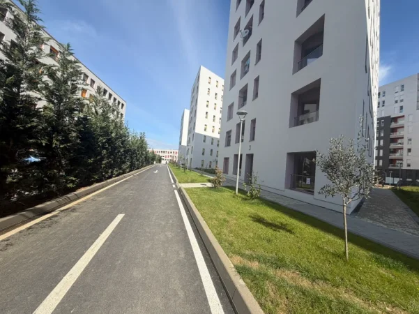 Tirane, jepet me qera apartament 1+1+Ballkon Kati 8, 60 m² 340 € 