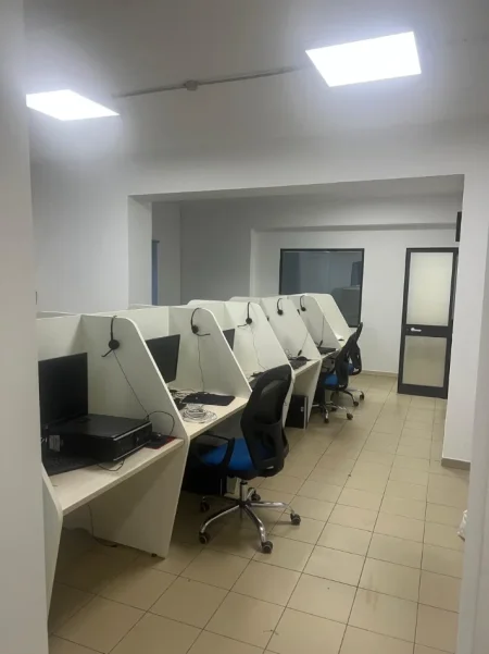 Tirane, jap me qera zyre Kati 0, 130 m² 900 € (Sheshi Avni Rustemi)