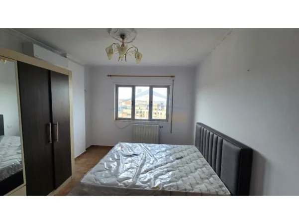 Tirane, jepet me qera apartament 1+1 Kati 10, 54 m² (ngjitur me pallatin me shigjeta)