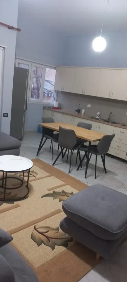 Tirane, jepet me qera apartament 1+1, Mobiluar, Kati 2, Çmimi 40.000 Leke te Reja, në FRESK, Tiranë.