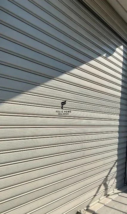 Tirane, jepet me qera magazine Kati 0, 55 m² 290 € (5 MAJI)