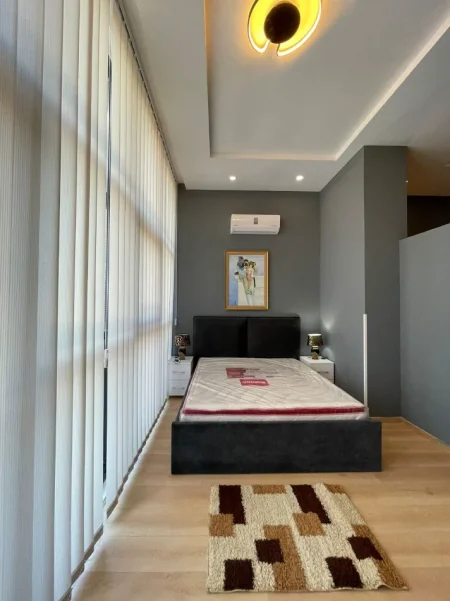 Tirane, jepet me qera apartament 1+1+Ballkon Kati 1, 90 m² 630 € (liqeni i thate)