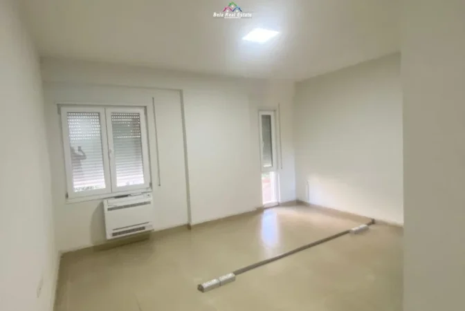 Tirane, jepet me qera zyre Kati 2, 93 m² 1.100 € (universiteti barleti)
