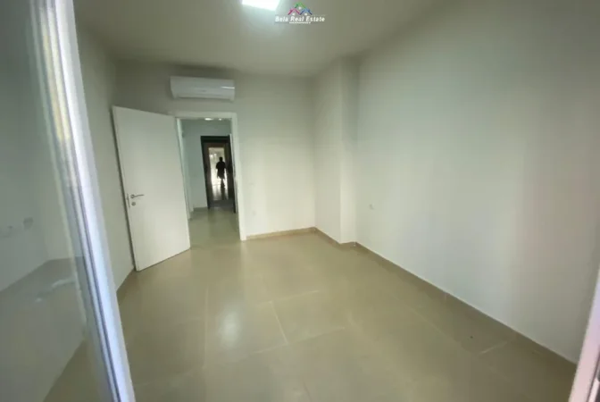 Tirane, jepet me qera zyre Kati 2, 93 m² 1.100 € (universiteti barleti)