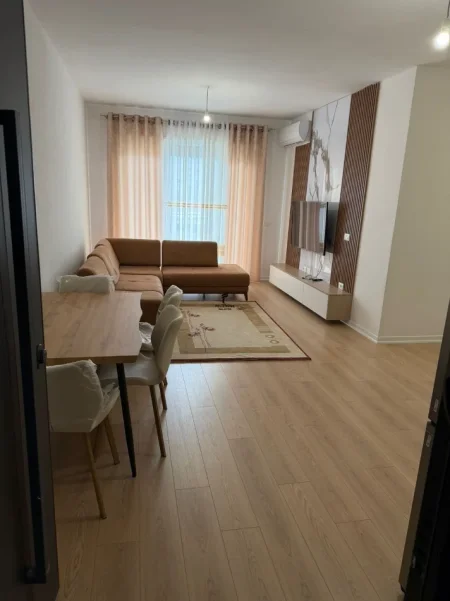 Tirane, jepet me qera apartament 2+1 Kati 3, 105 m² 650 € (5 MAJI)