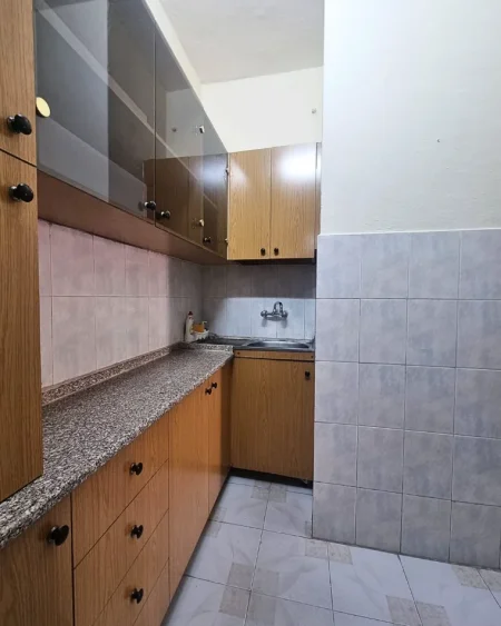 Tirane, jepet me qera 1+1+Ballkon Kati 2, 500 € 