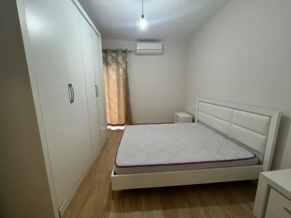 Shqiperi, jepet me qera apartament 2+1+Aneks Kati 2, 110 m² 650 € 