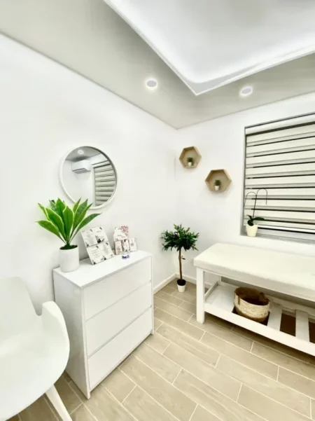 Tirane, jepet me qera dyqan Kati 2, 68 m² 700 € (vasil shanto)