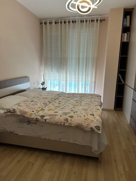 Tirane, jepet me qera apartament 1+1 Kati 2, 65 m² 650 € (Kompleksi Fiori Di Bosko, Tiranë)