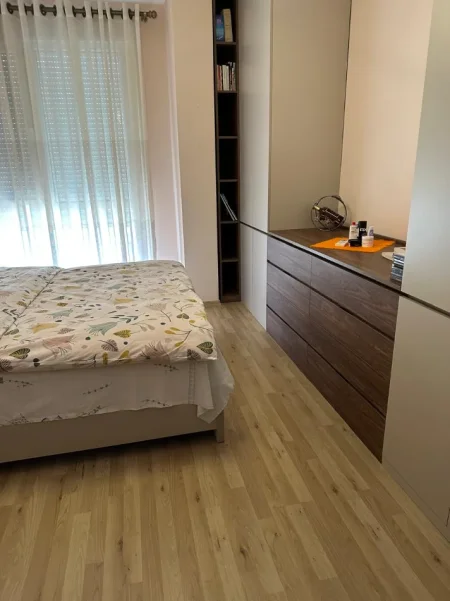 Tirane, jepet me qera apartament 1+1 Kati 2, 65 m² 650 € (Kompleksi Fiori Di Bosko, Tiranë)