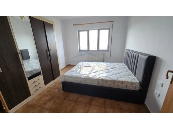 Tirane, jepet me qera apartament 1+1 Kati 10, 68 m² 500 € (Pallati me shigjeta)