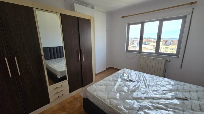 Tirane, jepet me qera apartament 1+1 Kati 10, 68 m² 500 € (Pallati me shigjeta)