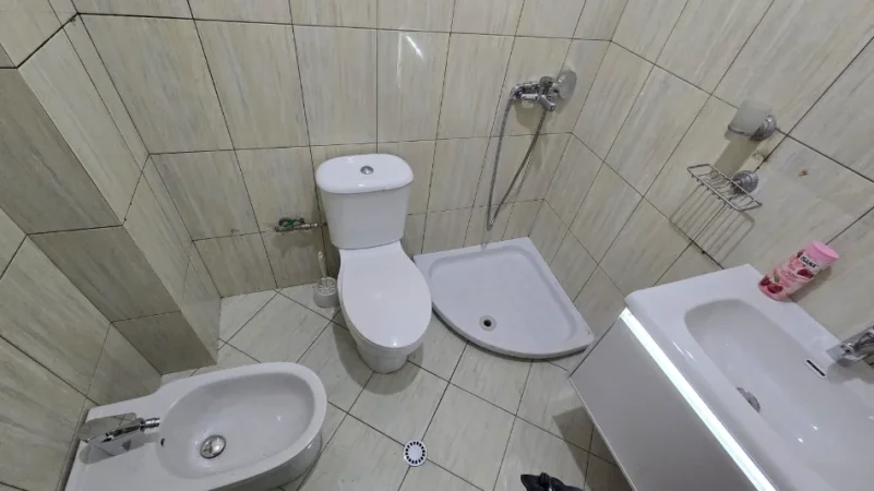 Tirane, jepet me qera apartament 1+1 Kati 10, 68 m² 500 € (Pallati me shigjeta)