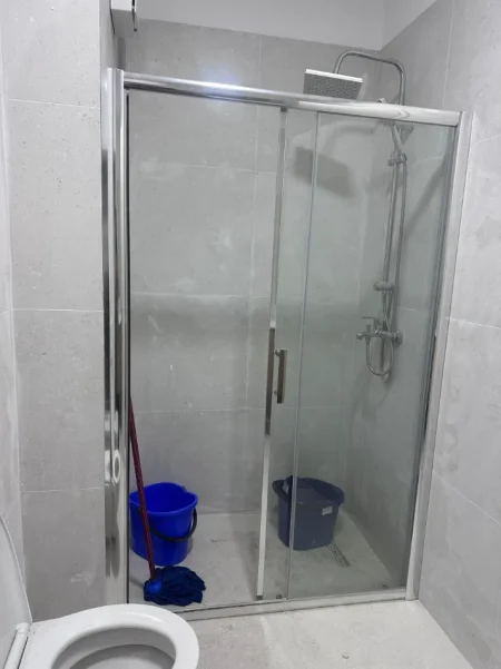 Tirane, jepet me qera apartament 1+1+Ballkon Kati 1, 70 m² 640 € 