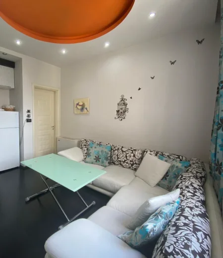 Tirane, jepet me qera apartament 2+1, Kati 4, Mobiluar, Çmimi 600 €  tek Rruga DURRËSIT,Tirane.