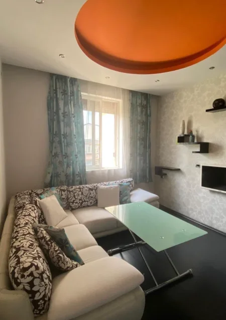 Tirane, jepet me qera apartament 2+1, Kati 4, Mobiluar, Çmimi 600 €  tek Rruga DURRËSIT,Tirane.