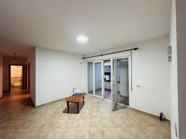 Tirane, jepet me qera apartament 2+1+Ballkon Kati 2, 100 m² 400 € 