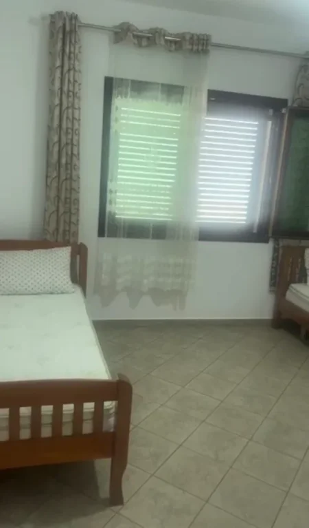 Tirane, jepet me qera apartament 2+1+Ballkon Kati 2, 90 m² 400 € 