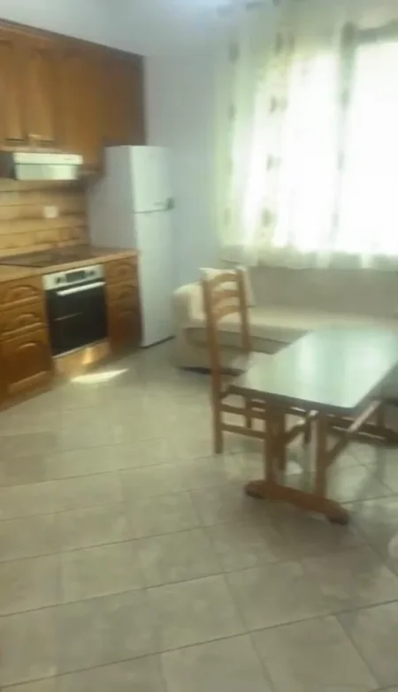 Tirane, jepet me qera apartament 2+1+Ballkon Kati 2, 90 m² 400 € 