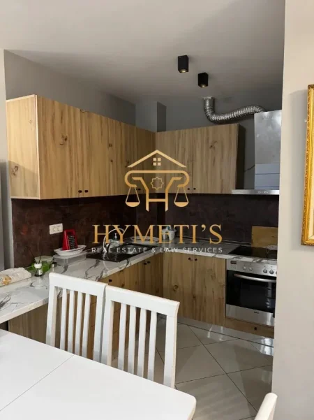 Tirane, jepet me qera apartament 3+1 Kati 3, 90 m² 550 € (Kopshti Botanik, pranë Fratarit)