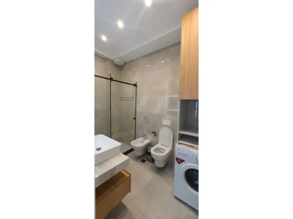 Tirane, jepet me qera apartament 1+1 Kati 8, 77 m² 1.100 € (muhamet gjollesha)