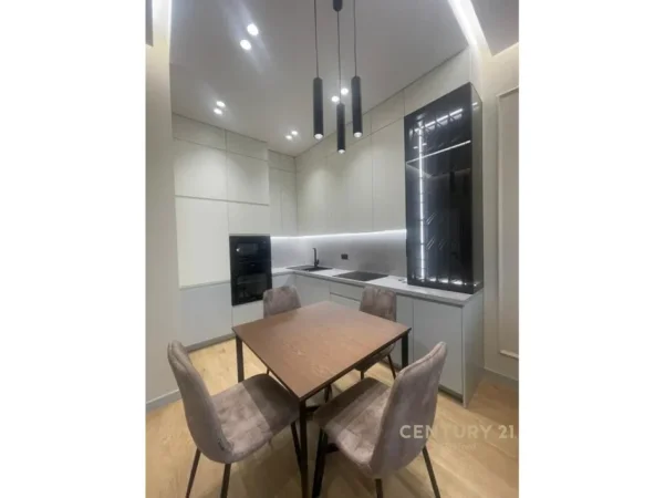 Tirane, jepet me qera apartament 1+1 Kati 8, 76 m² 900 € (rruga e kavajes)