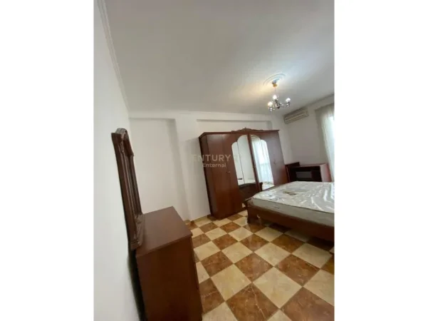 Tirane, jepet me qera apartament 2+1 Kati 3, 109 m² 680 € (kristal center)